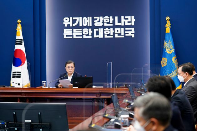 문재인 대통령이 12월28일 오후 청와대 여민관에서 열린 수석·보좌관회의에서 발언하고 있다.
