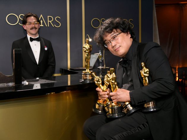 봉준호 감독은 영화 '기생충'으로 오스카 작품상을 수상했다. 비영어 영화로는 최초이자, 한국인 감독 최초의 수상이다. '기생충'은 작품상, 감독상, 각본상, 국제영화상 등 네 부문에서 수상했다. 2020년 2월9일.