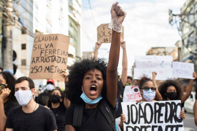 미국을 비롯해 세계 곳곳에서 인종차별에 항의하는 '블랙라이스스매터' 시위가 열렸다. 사진은 브라질 상파울루에서 열린 시위 모습. 2020년 6월5일.