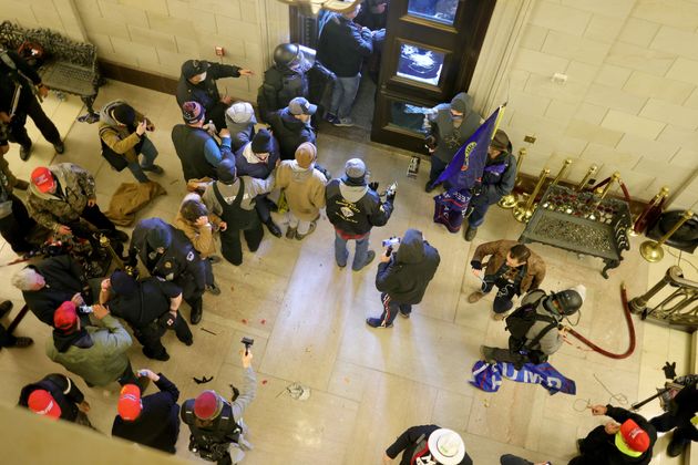 트럼프 지지자들이 의사당 안으로 난입했다. 워싱턴DC, 2021년 1월6일.