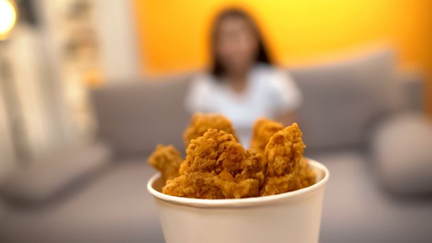 125만원어치 닭 공짜로 먹고도 ‘별점 테러’ 리뷰를 남긴 경기도 한 군부대에 네티즌들이 분노하고 있다