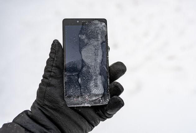 겨울철 기온 영하일 때 차가운 자동차 내부에 절대 보관하면 안 되는 7가지 품목
