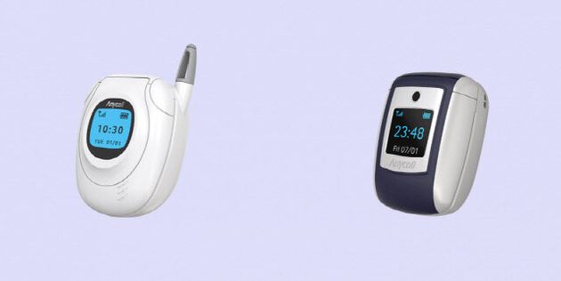 삼성의 피처폰을 대표하는 SGH-T100(왼쪽)과 SGH-E700