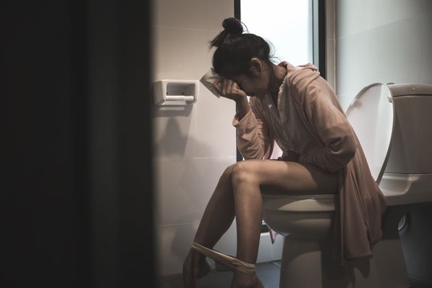 성인 7명 중 1명이 겪는 변비는 왜 생기는 걸까? 증상과 효과적인 치료 방법 (전문가 팁)