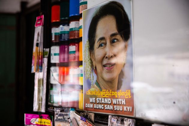 미얀마 최대 도시 양곤의 한 시장에 내걸린 아웅산 수치 여사의 얼굴. 2020.1.23