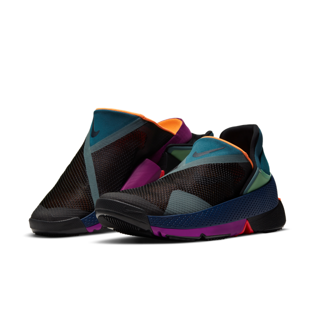 나이키가 신기술 도입해 손을 사용하지 않고도 신을 수 있는 새로운 운동화를 공개했다