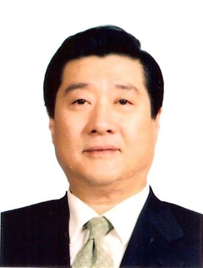 방용훈(69) 코리아나호텔 회장이 18일 오전 8시 18분 숙환으로 소천했다.