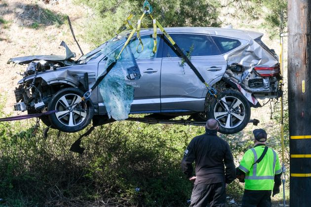 미국의 골프 황제 타이거 우즈가 차량 전복 사고를 당했다.