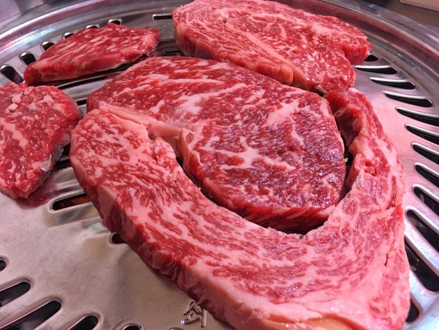마블링이 들어간 한우 단면, USA투데이는 '대리석'이라고 표현했다.