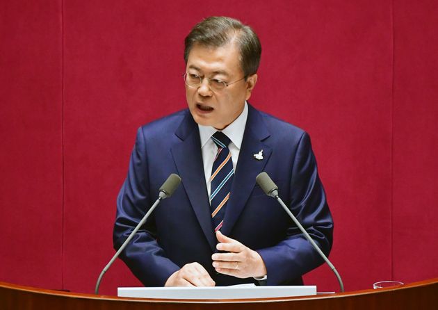 '부동산 투기로 돈 못벌게 하겠다' 문재인 대통령이 서울 여의도 국회에서 열린 제21대 국회 개원식에서 개원연설을 하고 있다.