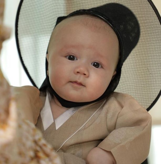 사유리 아들 젠의 백일  사진.