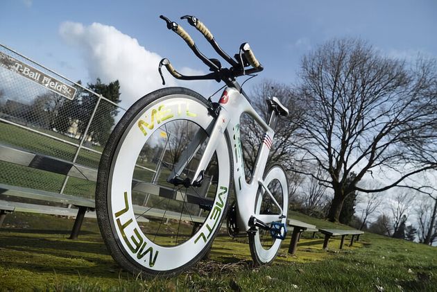 공기없는 타이어를 장착한 자전거.