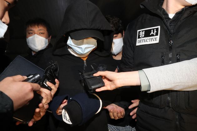 서울 노원구 중계동의 한 아파트에서 세 모녀를 살해한 혐의를 받는 김아무개씨가 구속 전 피의자 심문(영장실질심사)을 받았다.