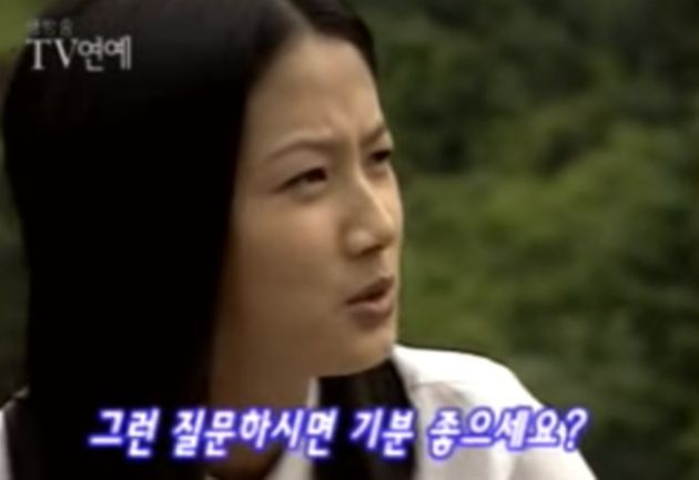 과거 한 인터뷰에서 '성숙한 여인이라는 얘기를 들으면 기분이 어떻냐'는 질문을 받자 곧바로 돌직구를 날린 심은하의 모습