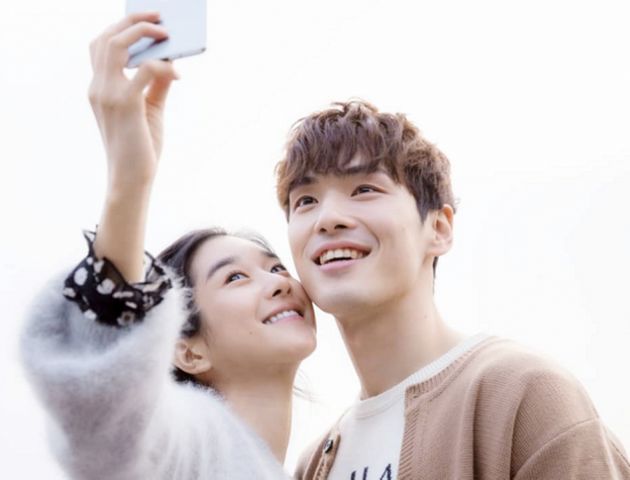 서예지와 김정현은 지난 2018년 3월 개봉한 가상현실(VR) 영화 '기억을 만나다-첫사랑'에서 호흡을 맞춘 바 있다.