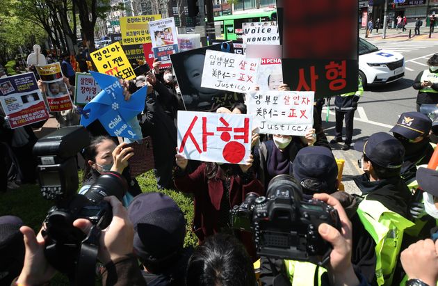 서울 양천구 남부지법 앞에서 강력한 처벌을 요구하는 시민들