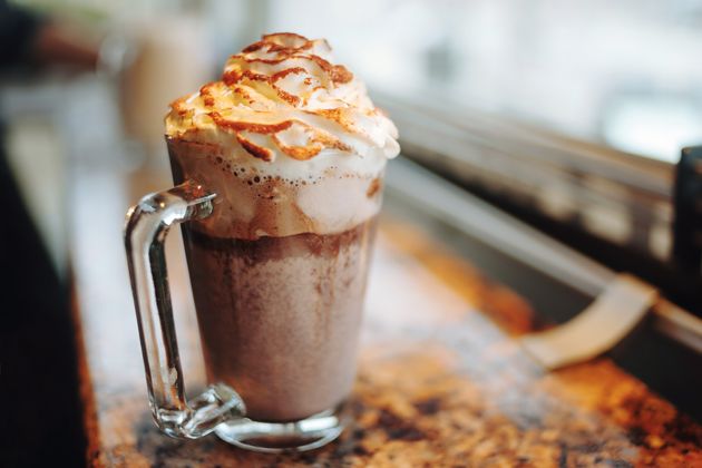 영양사가 추천하는 커피 맛을 살리기 위해 첨가하기 좋은 재료와 나쁜 재료 및 대안 (팁)