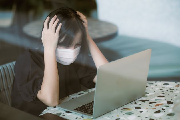 다른 사람이 당신을 어떻게 생각하는지 과도하게 신경 쓰지 않는 방법 (전문가 팁)