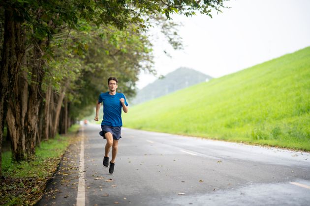 다른 사람이 당신을 어떻게 생각하는지 과도하게 신경 쓰지 않는 방법 (전문가 팁)