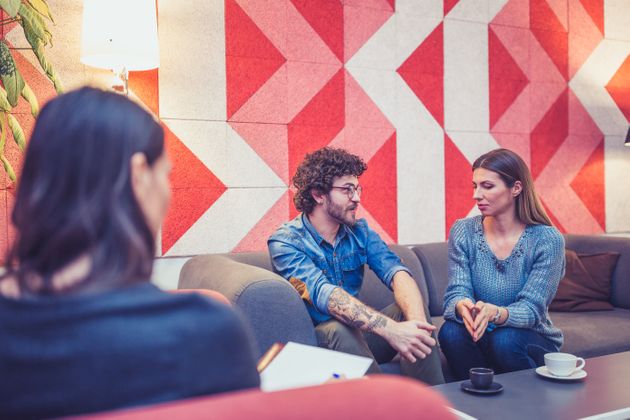 다른 사람이 당신을 어떻게 생각하는지 과도하게 신경 쓰지 않는 방법 (전문가 팁)