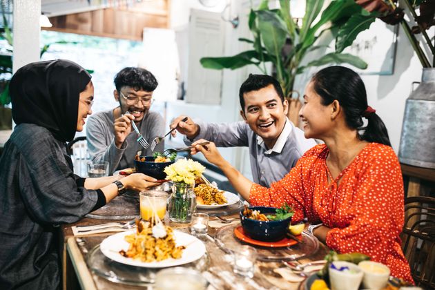 다른 사람이 당신을 어떻게 생각하는지 과도하게 신경 쓰지 않는 방법 (전문가 팁)