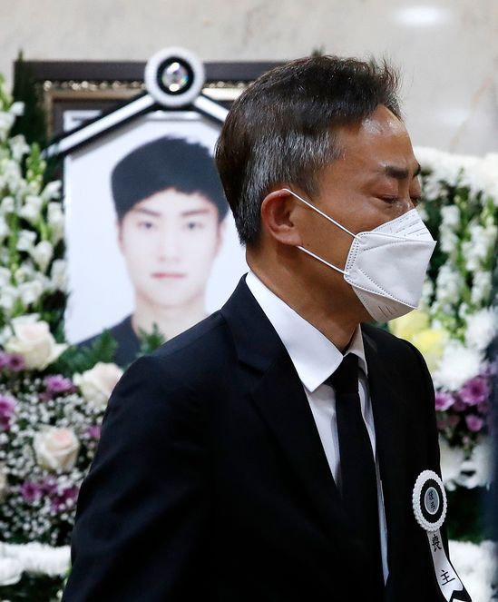 고 손정민 씨 장례식에서 아버지 손현 씨.
