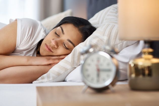 매일 사용하지만 신경 쓰기 힘든 배게 커버는 얼마나 자주 빨아야 할까? (전문가 팁)