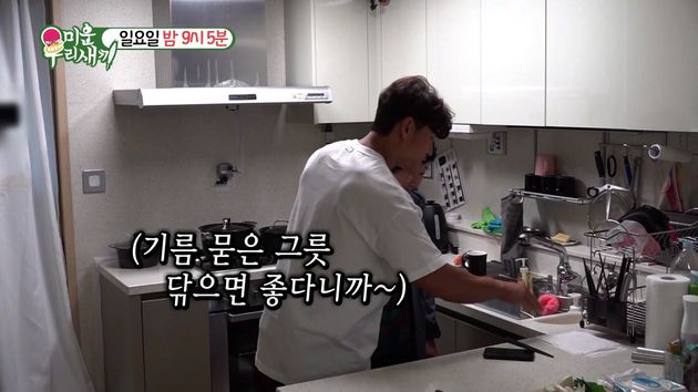 김종국은 물티슈를 빨아 설거지를 할 때 또 사용한다.