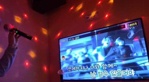 30대 남성 노래방 도우미가 50대 유부녀 집으로 찾아가 '관계를 맺었다'며 연거푸 외치다 실형을 선고받았다.
