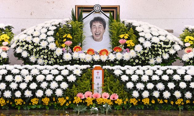 故 유상철 전 인천 유나이티드 감독의 빈소가 8일 서울 아산병원 장례식장에 마련되어 있다. 유상철 전 감독은 지난 2019년 췌장암 진단을 받고 치료에 전념해 왔고 지난 7일 별세했다. 2021.6.8