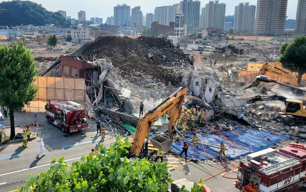 지난 9일 광주 동구 학동에서 철거 중인 5층짜리 건물이 무너지면서 54번 시내버스를 덮쳤다. 이번 사고로 총 9명의 시민이 숨졌다. 해당 건물이 붕괴된 모습. 