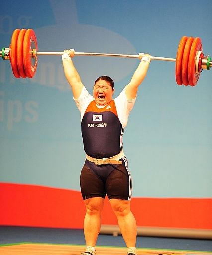 2009년 11월 경기도 고양 킨텍스서 열린 2009 고양세계역도선수권대회 여자 경기에서 용상 3차시기 187Kg, 세계신기록을 기록하며 합계 1위로 세계선수권 4연패 달성에 성공한 장미란. 