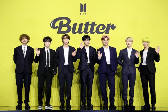 2021년 5월 24일  새 디지털 싱글 'Butter' 발매 기념 글로벌 기자간담회에 앞서 기념촬영을 하는 BTS