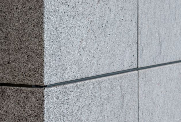 포스코강판의 컬러강판(프린트)이 적용된 모습.&nbsp;석재나 목재의 질감과 패턴을 그대로 구현하면서 동시에 재활용이 가능한 친환경 철강재이다.&nbsp;