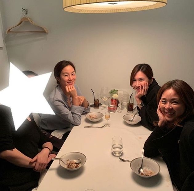  KBS 2TV '슈퍼맨이 돌아왔다' 엄마들이 2019년 모여서 찍은 사진. 왼쪽부터 문정원, 윤혜진, 야노시호.