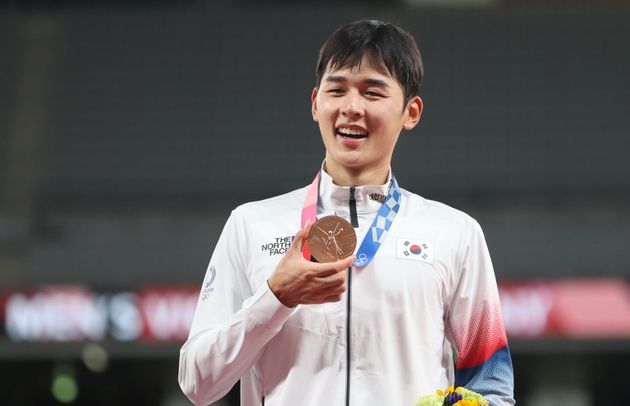 근대5종 국가대표 전웅태가 7일 오후 일본 도쿄스타디움에서 열린 2020 도쿄올림픽 근대5종 경기 시상식에서 동메달을 목에 걸었다.