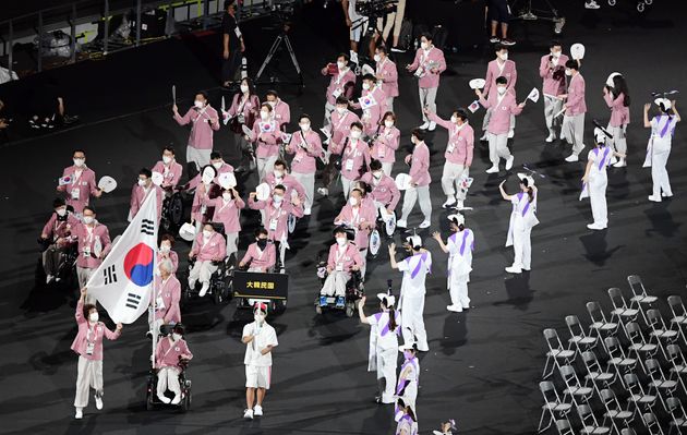 2020 도쿄패럴림픽 개회식에서 입장하고 있는 대한민국 선수단.
