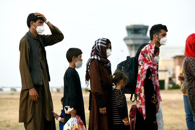 (자료 사진) 아프가니스탄 난민들이 24일 스페인 마드리드에 도착했다. 