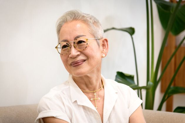 할머니가 직접 바느질해서 만들어준 블라우스를 여전히 즐겨 입는 밀라논나 장명숙씨&nbsp;<a href='https://www.hani.co.kr/arti/culture/culture_general/1009486.html?_fr=mt1#csidxaecdde18e99774c81a05b0c446fae85'></a>