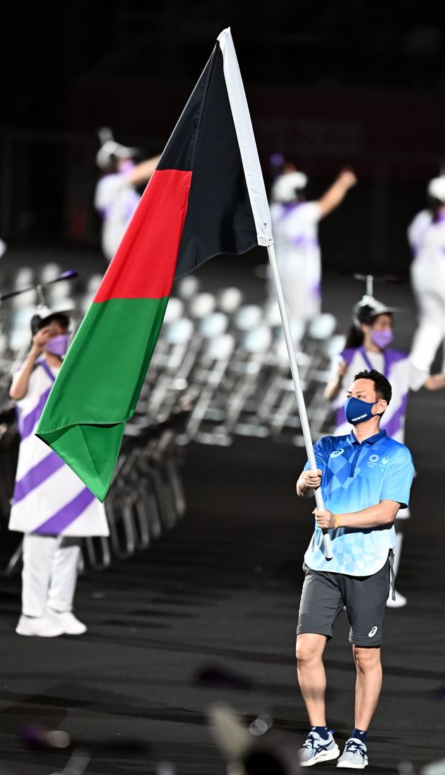 2020 도쿄패럴림픽 개막식 당시 자원봉사자가 아프가니스탄 국기를 들고 입장했다. 