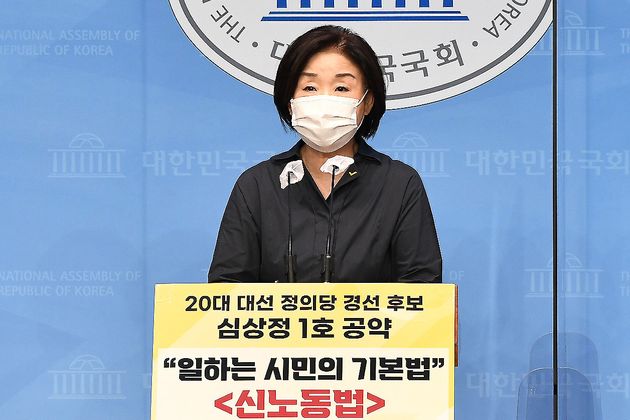대선에 출마하는 심상정 정의당 의원이 6일 서울 국회 소통관에서 ‘신노동법’ 공약 발표 기자회견을 하고 있다. 2021.9.6
