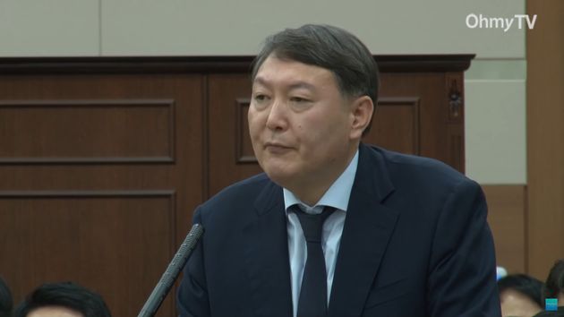 2013년 10월 국회 국정감사장에 증인으로 출석했던 윤석열.