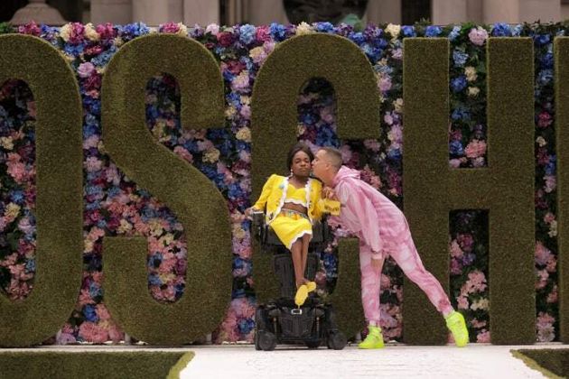 흑인 트랜스젠더 장애인 모델 아론 로즈가 등장한 모스키노 화보