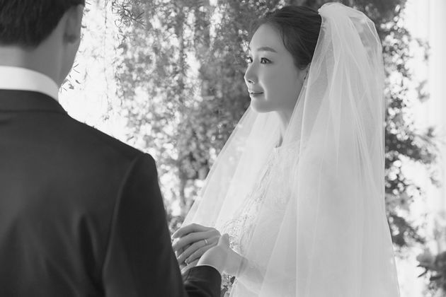 최지우가 공개했던 결혼식 사진. 2018.3.29.