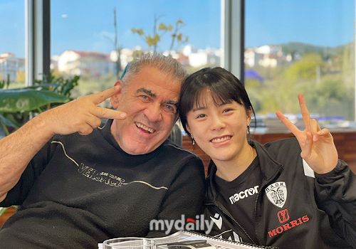 콘스탄티노스 아모리디스 PAOK 여자배구단 회장과 이다영 선수