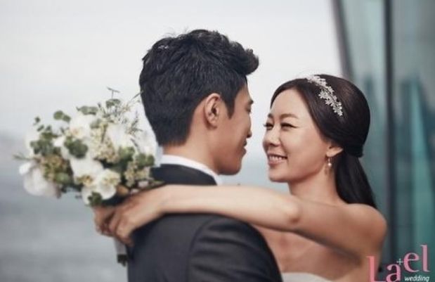 지난 2013년 3살 연하 사업가와 결혼한 안선영