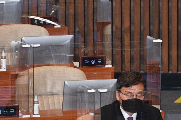 11일 오후 국회에서 열린 제391회 정기국회 제11차 본회의에서 곽상도 전 의원의 의석이 비어있다