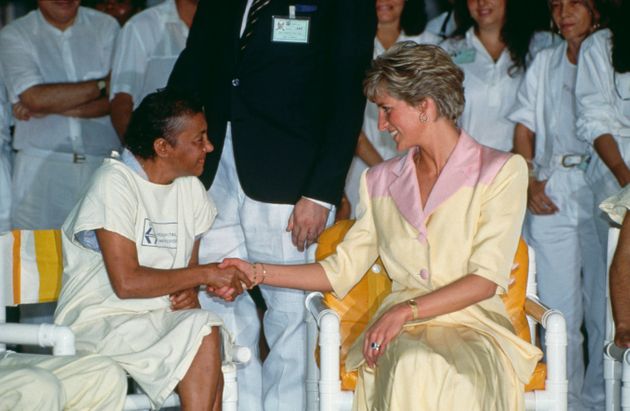 1991년 에이즈 환자와 악수하는 다이애나 왕세자비 