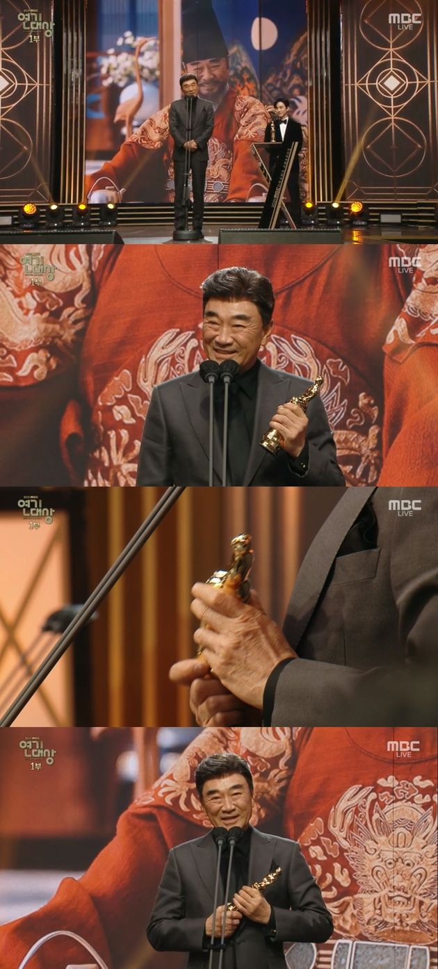 2021 MBC 연기대상에서 공로상을 수상한 배우 이덕화.