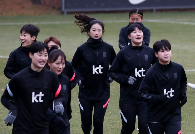 뉴질랜드와 2차 평가전을 앞둔 한국 여자축구대표팀 선수들이 29일 오후 경기도 파주 축구 국가대표 트레이닝센터(NFC)에서 훈련하고 있다. 2021.11.29/